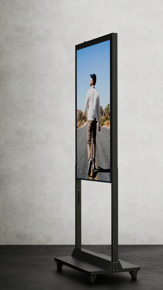 65 inch narrowcasting totom onder een hoek van 65 graden. Hoogte verstelbaar.