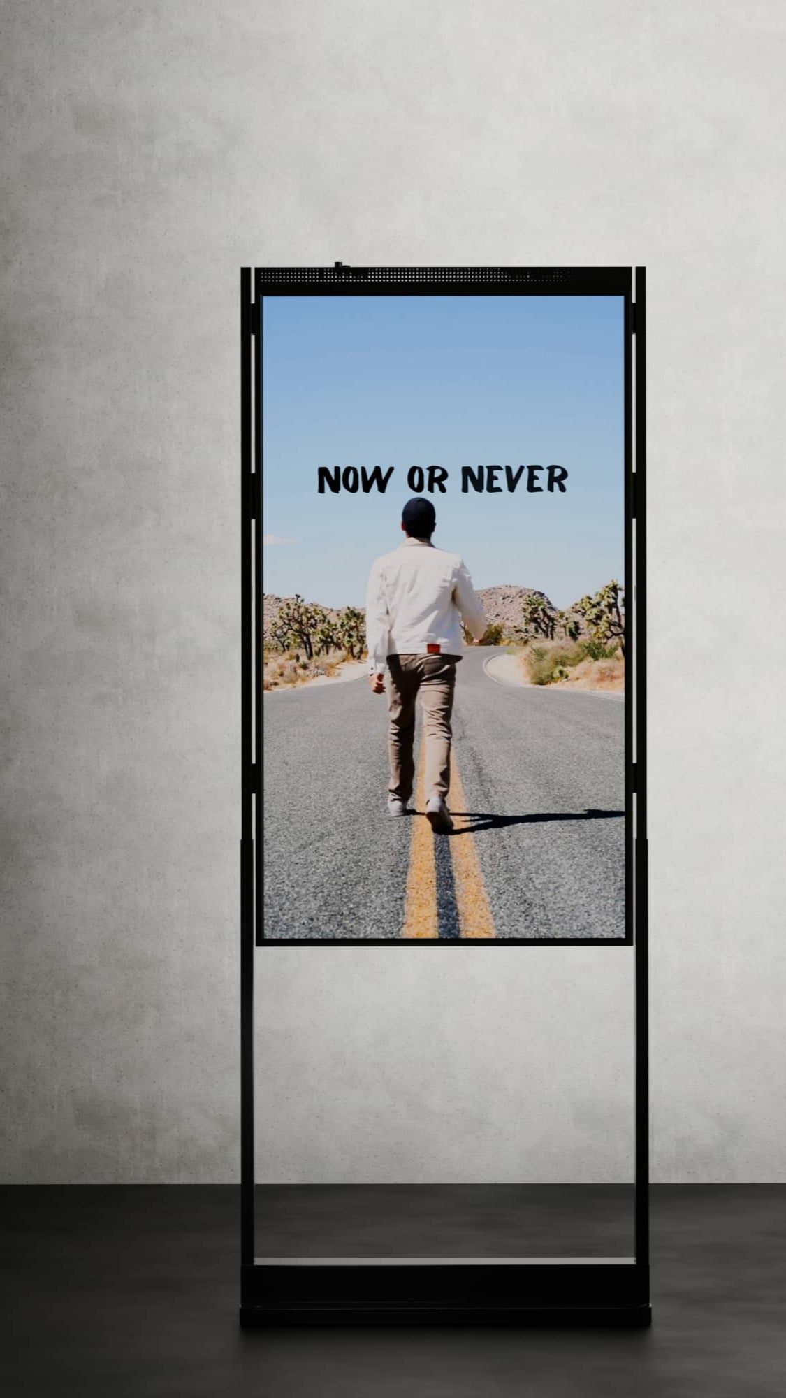 55 inch High Brightness LCD Narrowcasting Display op baseplate - staand - portret oriëntatie - 3000 Nits