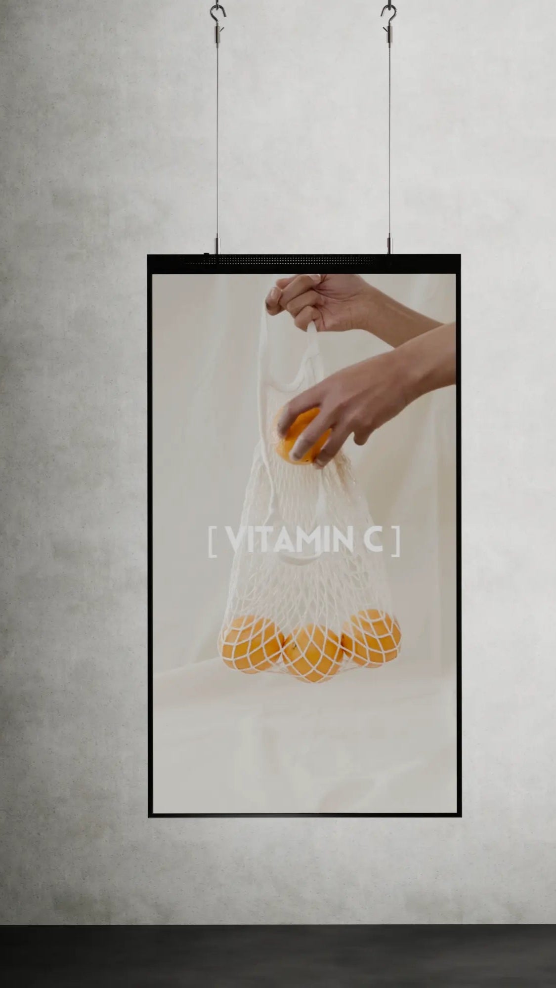 65 inch High Brightness LCD Narrowcasting Display met kabels - hangend - portret oriëntatie - 3000 Nits