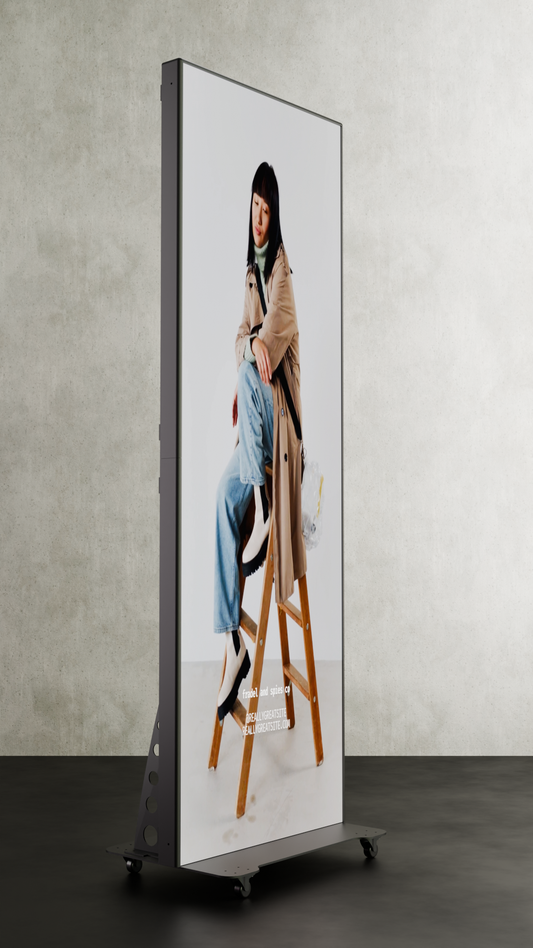 LED-poster op wielen met remfunctie voor eenvoudige verplaatsing zijaanzicht