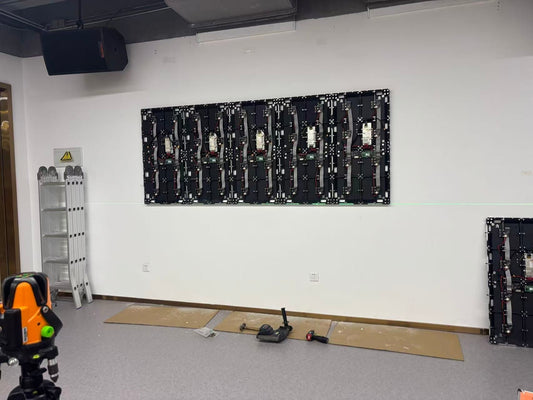 Van planning tot beeld: Hoe werkt de installatie van een grote ledwall?