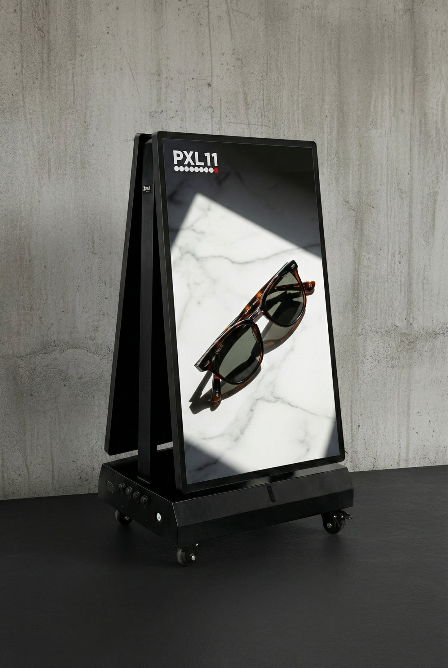 Digitaal accu stoepbord voor buiten, 43 inch dubbelzijdig display met een luxe zwarte afwerking.